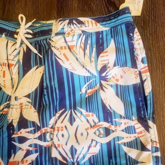 New  Roundtree & Yorke Swim Trunk - Picture 3 of 5